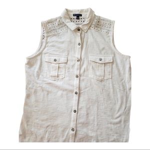Sleeveless cotton top with collar